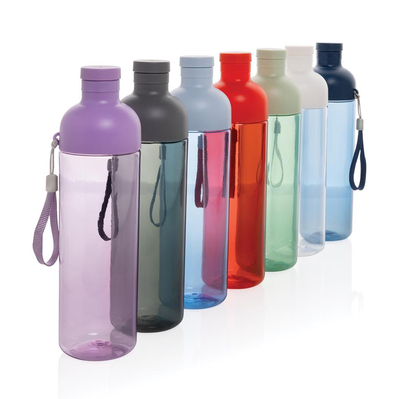 Wasserflasche aus recyceltem PET